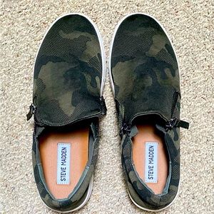 Steve Madden Army Green Flats